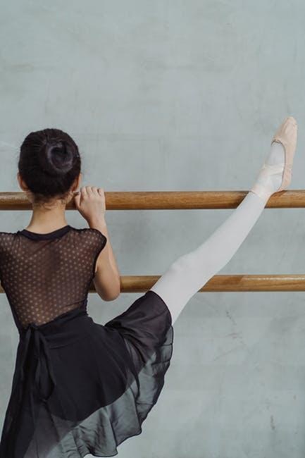 How Barre Training Improves Strength and Flexibility