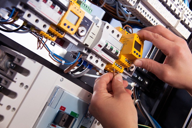 The Benefits of Taking Online Electrical Courses for Career Progress